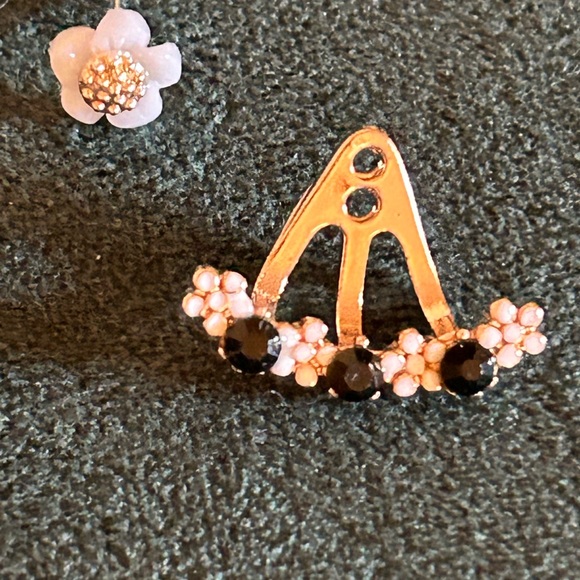 HUGE SALE! DAINTY FLOWER STUDS/CRYSTAL/BLACK DANGLE JACKETS EARRINGS NEW! - Picture 4 of 7